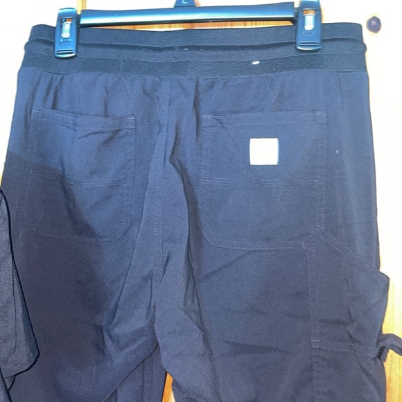 Carhartt Women's Modern Fit Tuck-In Top/Slim Leg Pant size SM/MD black scrubs - Picture 10 of 17